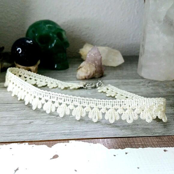 Adjustable Lace Choker Necklace, Boho Chic Statement - Picture 1 of 4